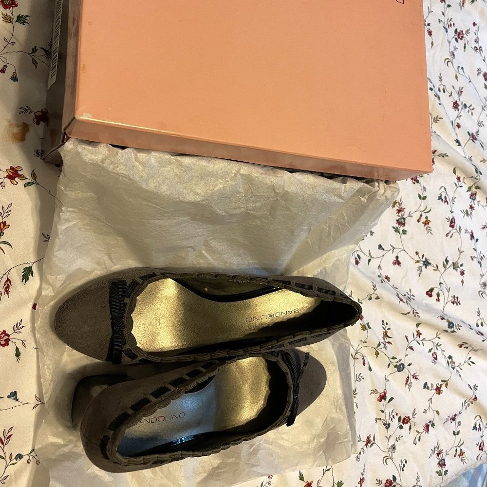Brand new Bandolino leather heels size 6